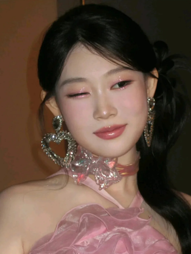 沈佳润 路人缘是一种玄的东西 沈佳润从小就招人喜欢，出道后也一直大大方方的不作妖