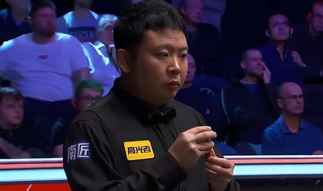 赵心童无缘英锦赛8强本比赛日，中国军团赵心童、丁俊晖和张安达出战，其中赵心童与张