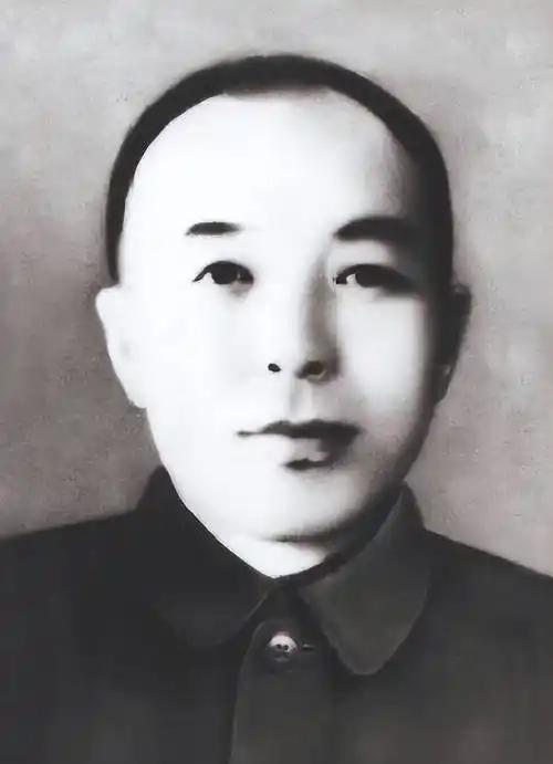 1946年，抗联将领李兆麟去一个年轻女子家里赴约，刚喝了一口茶后，他感觉有些头晕