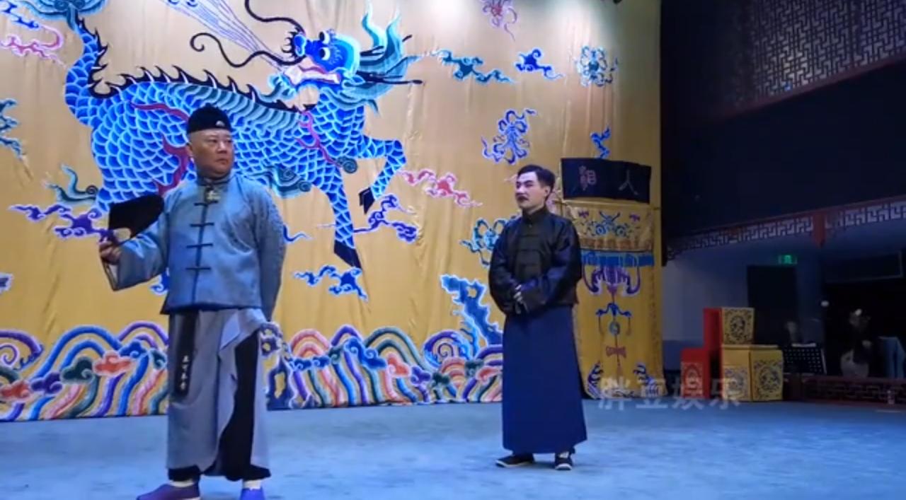 这帮唱京剧的，都饿白瞪眼儿了，还嘴硬。
看着老剧种油尽灯枯没人看，却依然抱残守缺