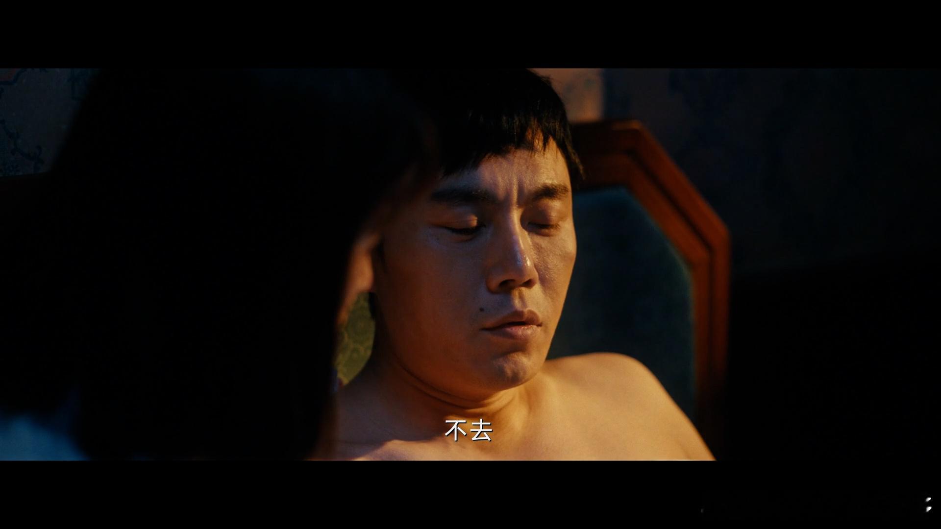 一句话让一个中年男人破防 “爸，同学都笑话我没新书包。”蹲在工地啃馒头的老张攥紧