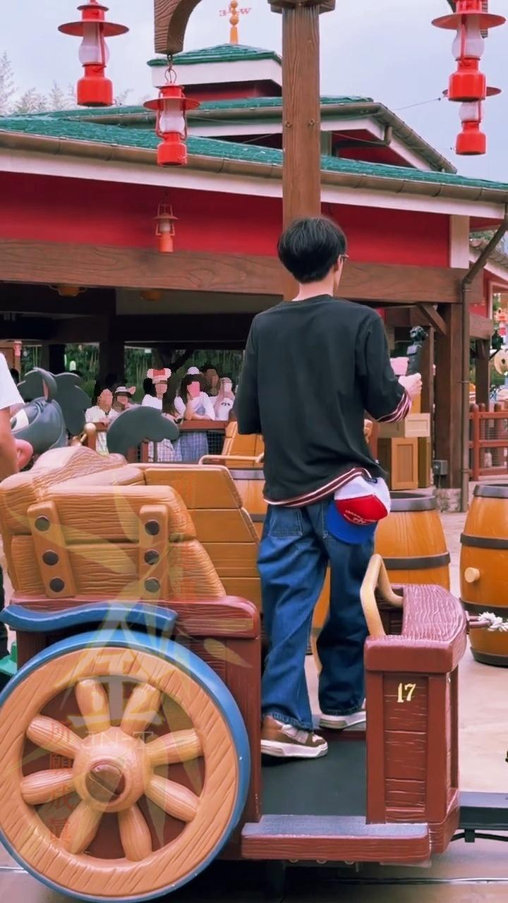 檀健次 好瘦的一条人好可爱的小手办​​​