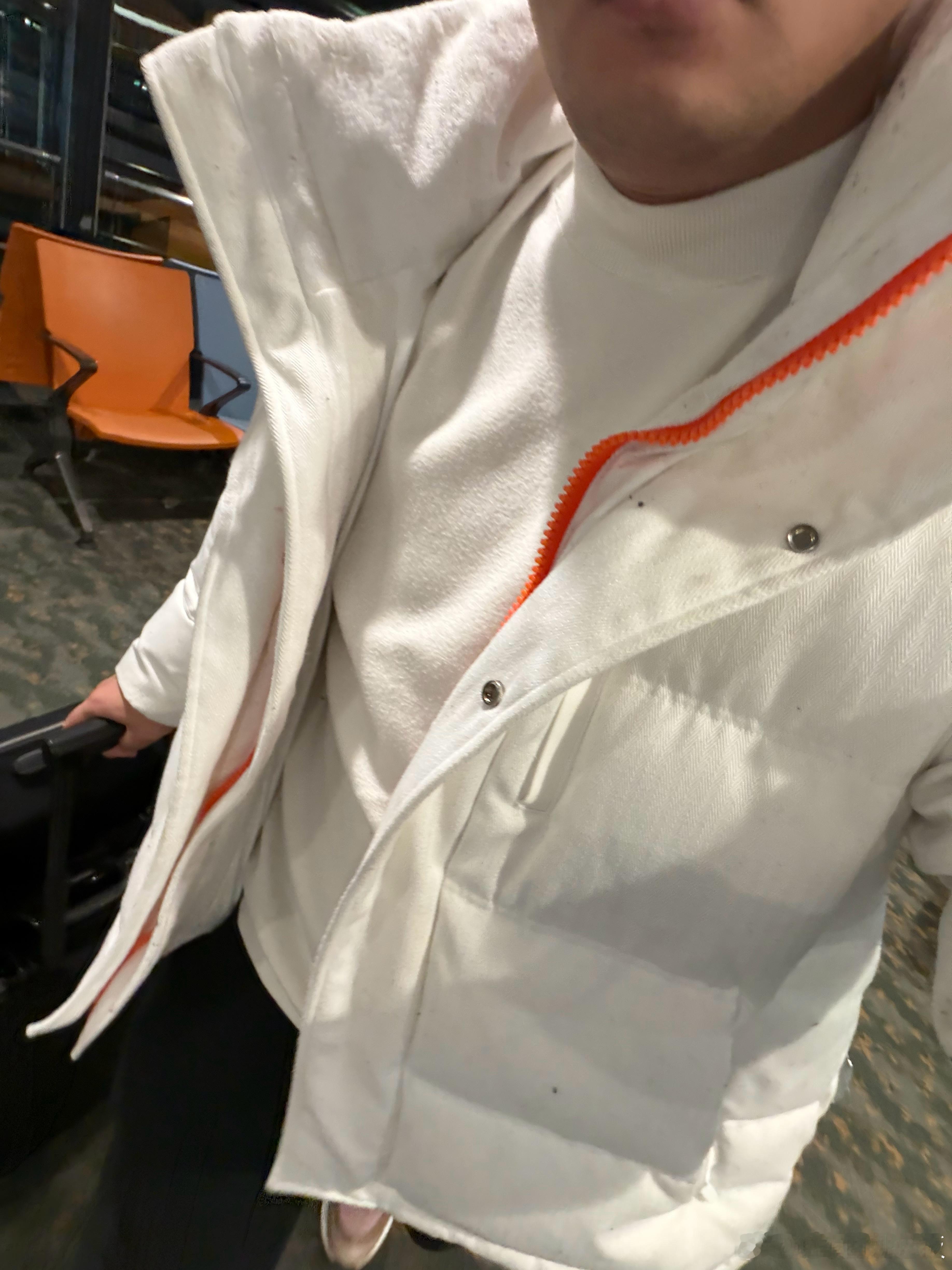 早上北京 中午广州 晚上杭州 一天4000公里刚刚广州回杭州落地看见这个穿个拖鞋