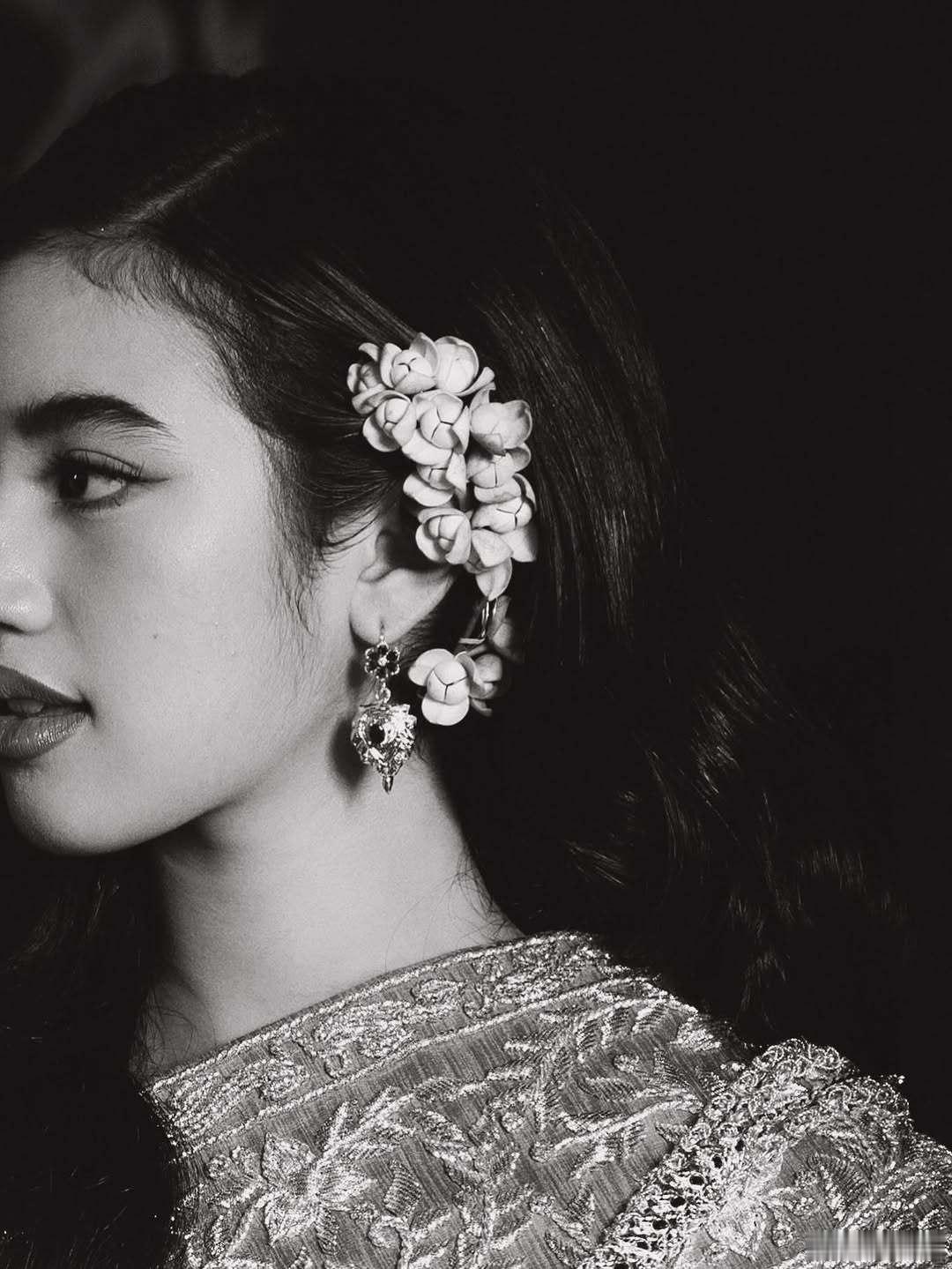 柬埔寨王室 🇰🇭4月8日，诺罗敦·西哈莫尼国王陛下，御赐册封诺罗敦·珍娜小姐