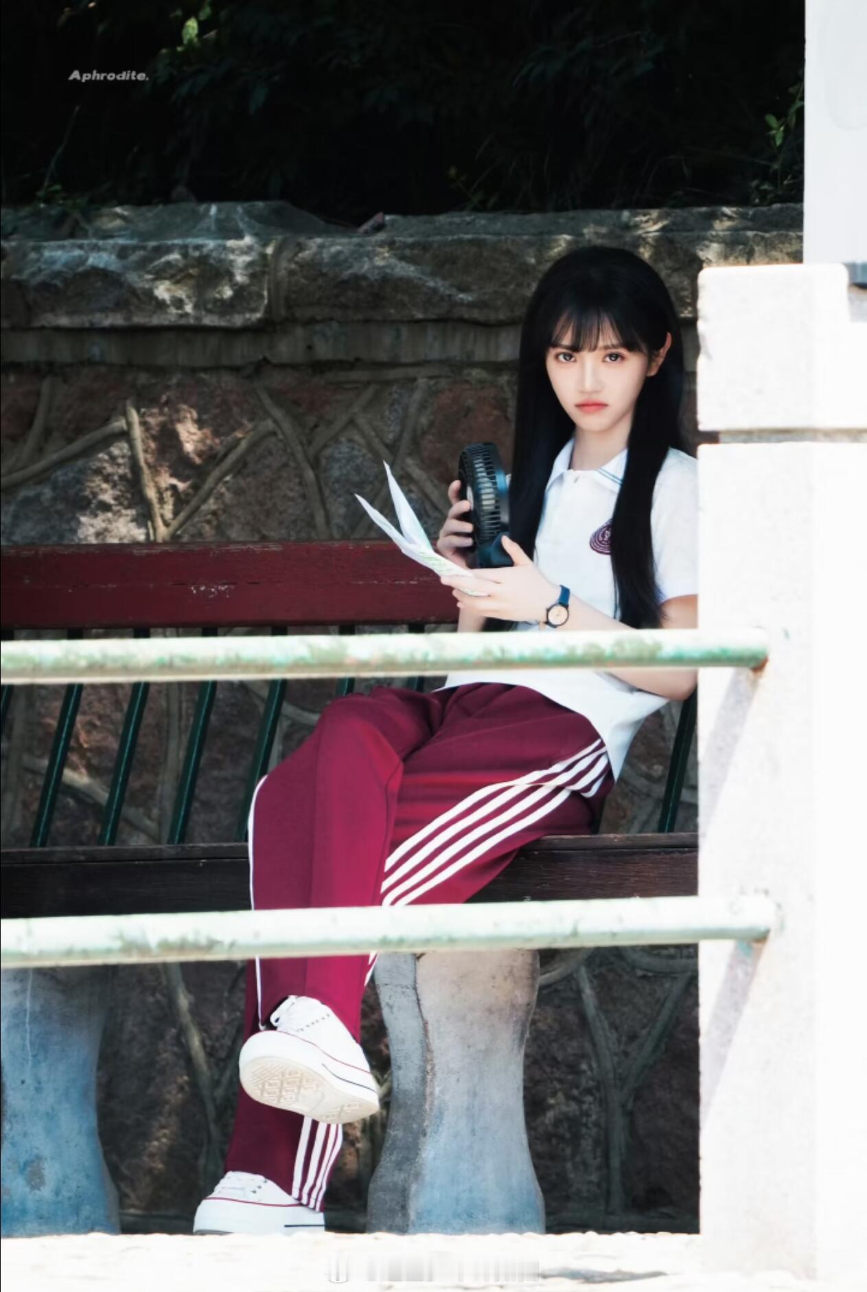 田曦薇这个泪痣谁能抗拒田曦薇饰演的林青学姐！眼下泪痣堪称点睛之笔，自带清冷忧郁氛