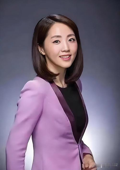央视主播杨丹坚持丁克15年，一件藏在柜底的小衣服，改变了她的决定
常看天气预报的