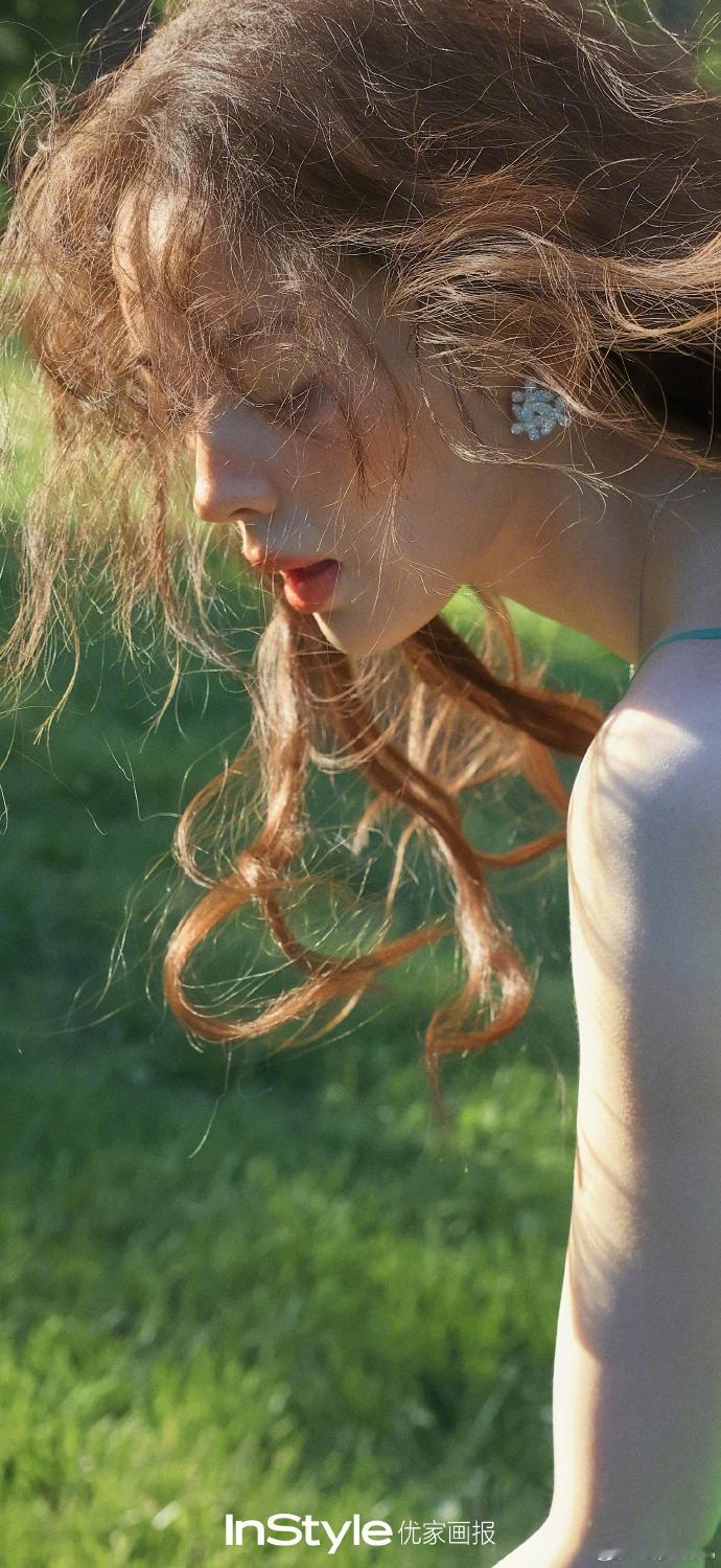娜扎混血妆再次感叹娜扎的颜值，有时候真的很想质问女娲对得起我吗，毕设作品和随笔的