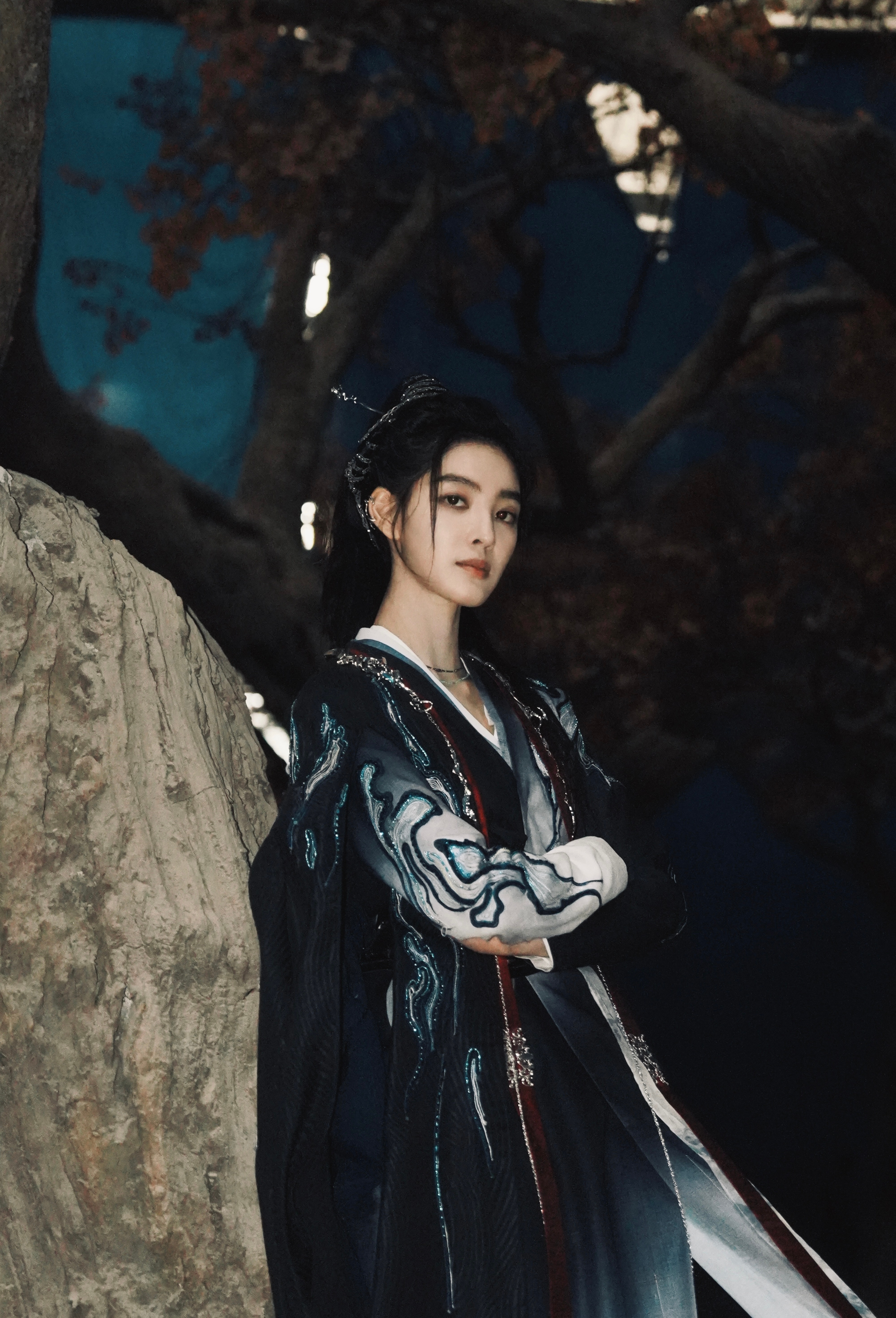 收官物料里扒拉出几张喜欢的图 《天地剑心》厉雪扬☽ 剧照-1️⃣高马尾+蓝衣2️