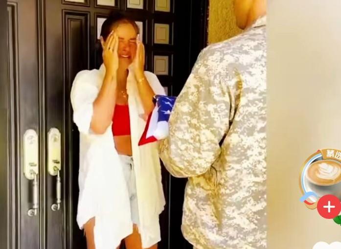 得知亲人战死的美国人崩溃了！

亲人在中东死了，他们值吗？特朗普应该给一个说法了