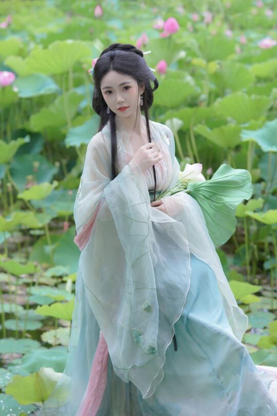 客“留得残荷听雨声”|重庆汉服约拍