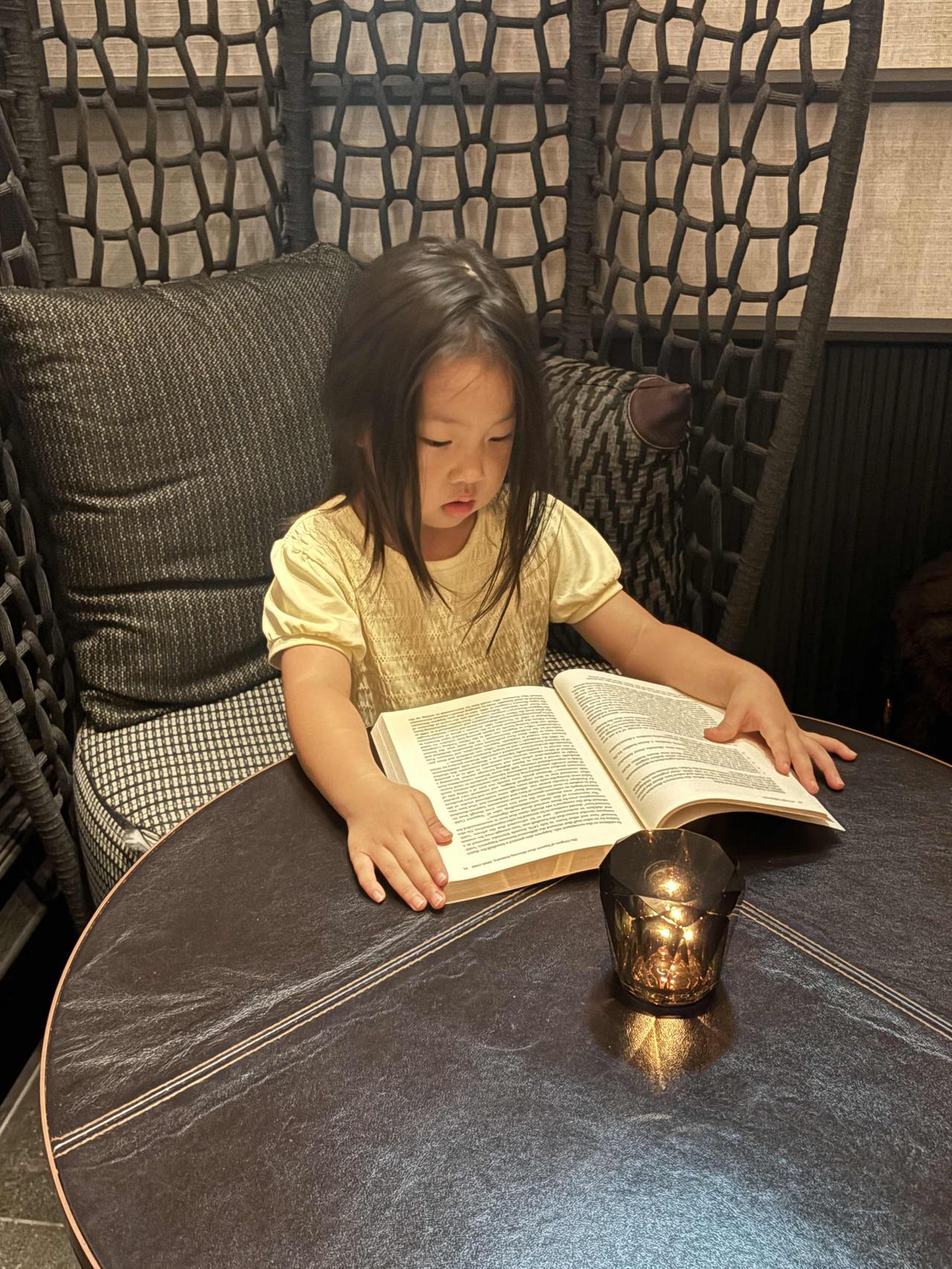 学生时代读书为了升学，工作时期读书是为了教书，退休之后，终于可以自由读书了。孙女
