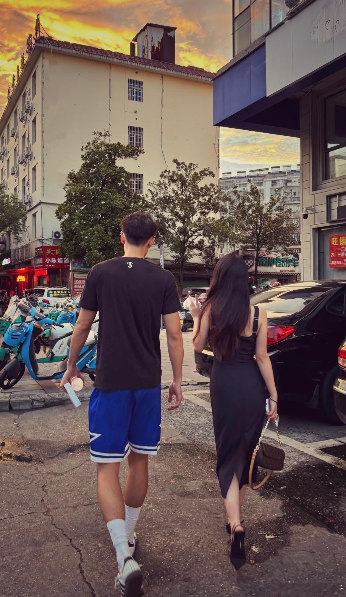 好喜欢我们俩的身高差 ​​​