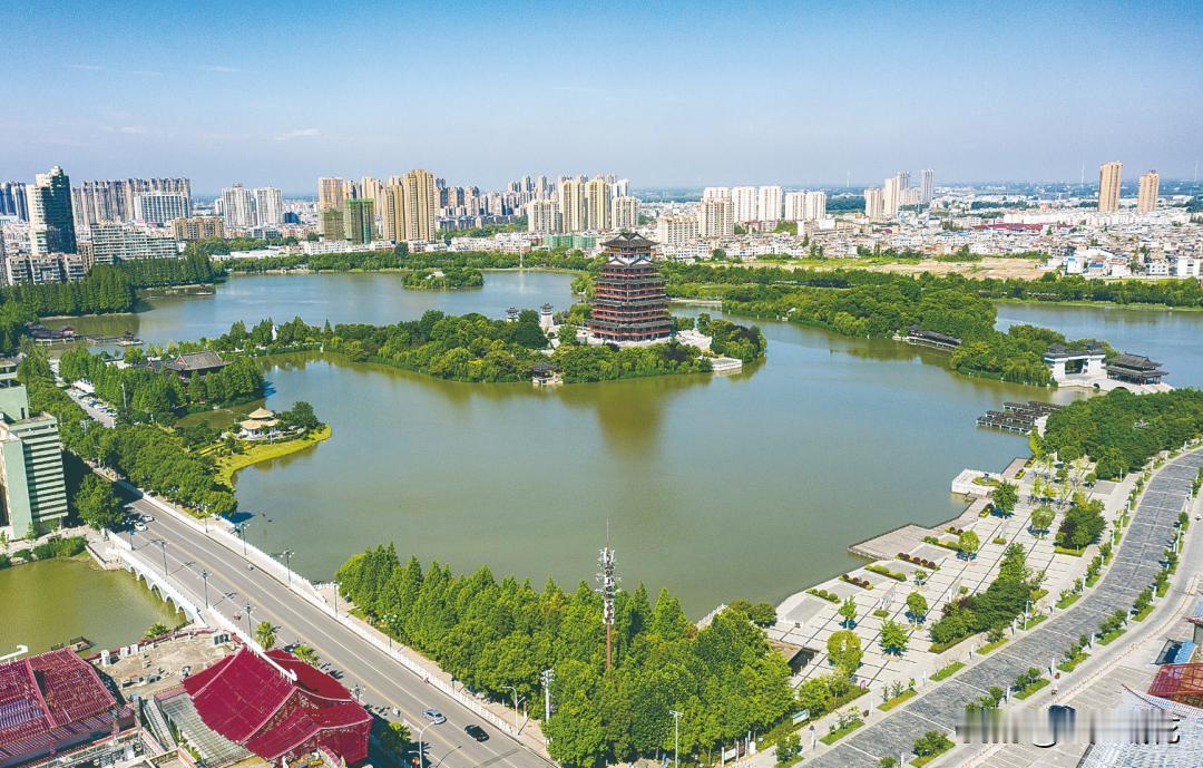 这是湖北天门。它并非地理意义上的门户，却是文明传承中一扇无形的、至关重要的“天门