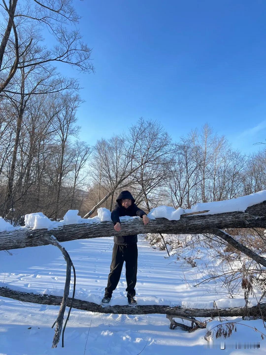 大隐隐于朝
中隐隐于市
小隐隐于野
而我隐于雪

我的部落我做主
中国最后的净土