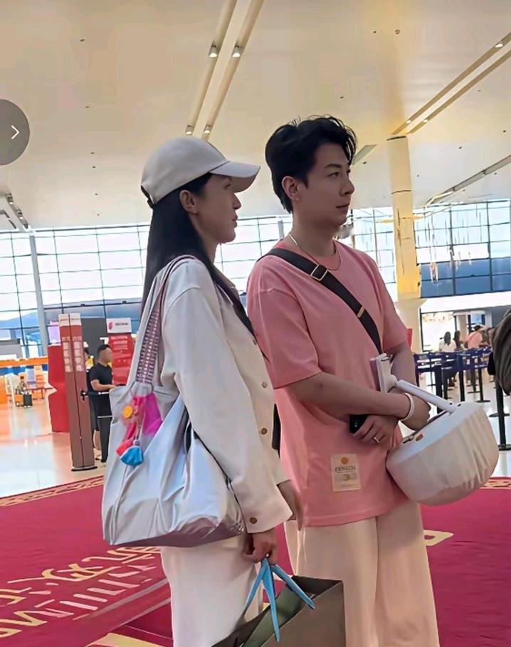 婚后的 张维伊，简直像做了医美，不仅越来越帅，眼神里那股子温柔劲儿，藏都藏不住，