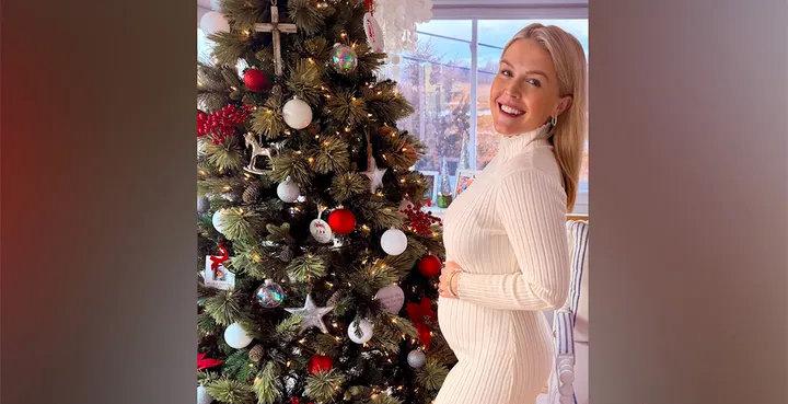 白宫发言人的家庭喜讯，这次讨论热度有点高。

28岁的新闻秘书莱琳·莱维特宣布怀