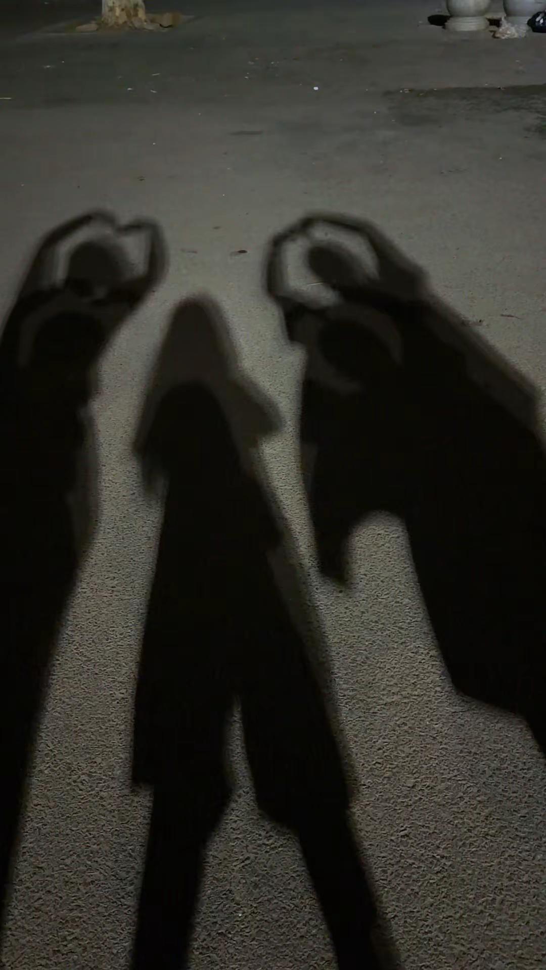 睡不着出来吹风吧，吹到头脑清醒！