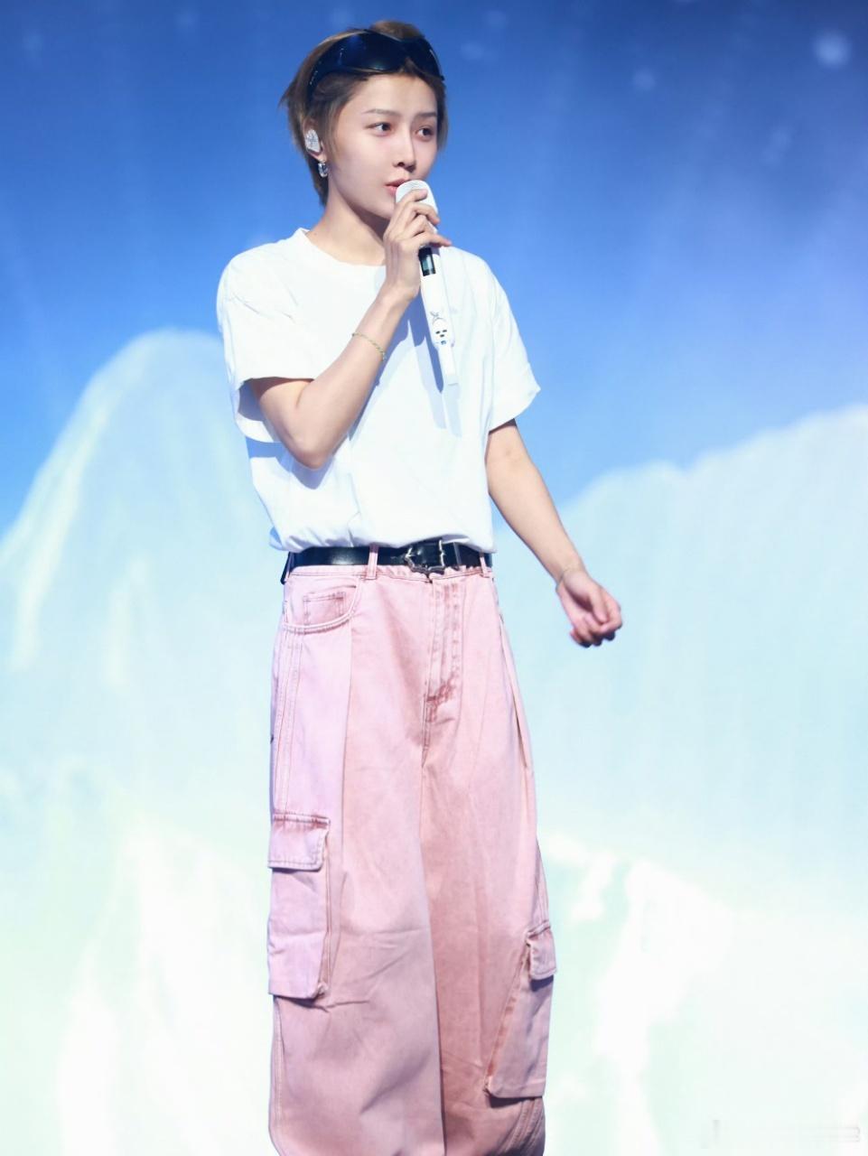 刘雨昕仙那度2.0巡回演唱会南京站解锁啦，而且是本轮巡演收官场！💥12月26日