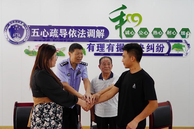 我们小镇一对相处3年的男女谈不下去，女方提出退婚，男方列出了近3年的消费(订婚，