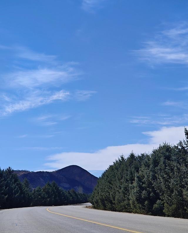 懂构图才高级！交换一张你拍的公路
公路其实是最容易拍，也最容易拍俗的题材之一。