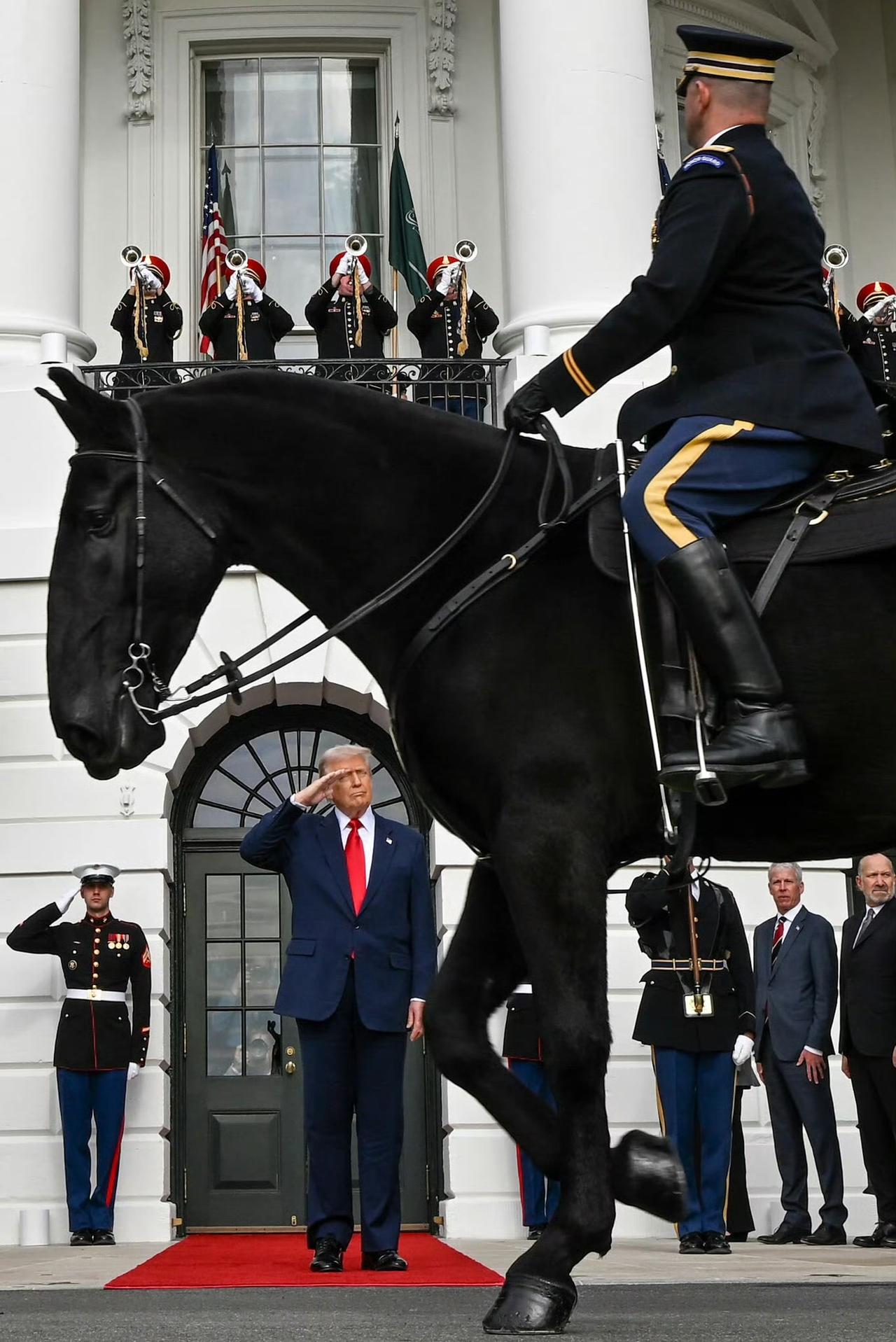 特朗普2.0的“帝王总统”新高度，核心是行政权全面压过立法与司法、个人化权力不受