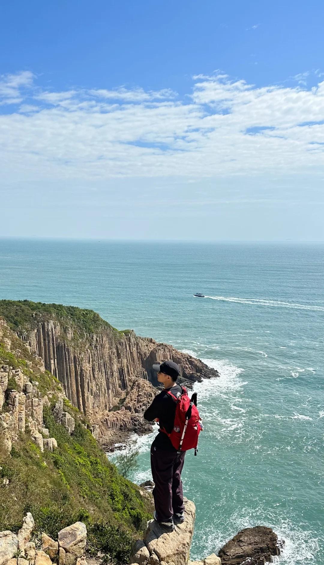 最适合去麦理浩径的季节到了
最适合去麦理浩径的季节到了，在浪茄湾沙滩上发呆放空的