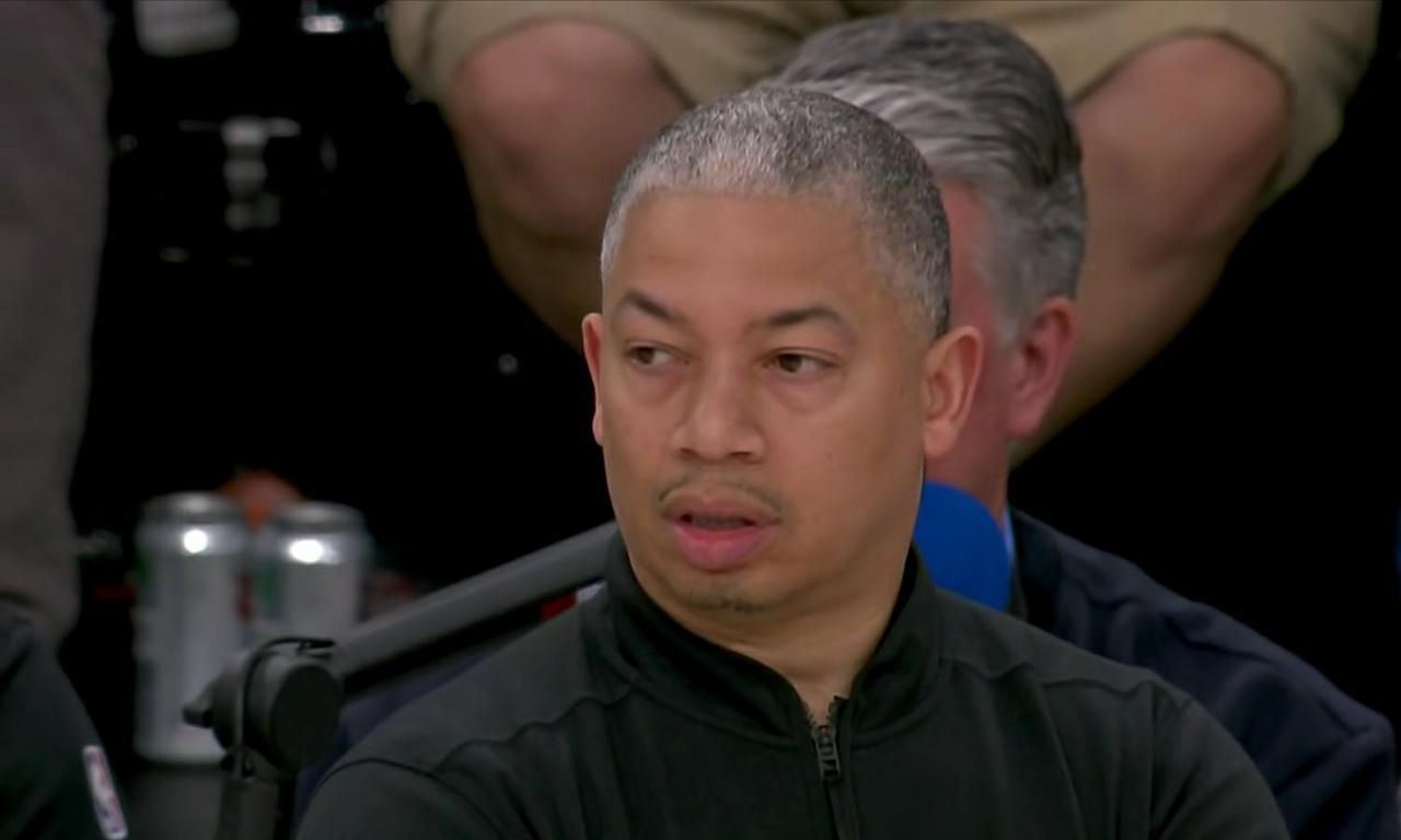 百思不得其解：有卡船意外爆冷输球，领先18分被鹈鹕疯狂逆转，遭遇耻辱3连败，泰伦