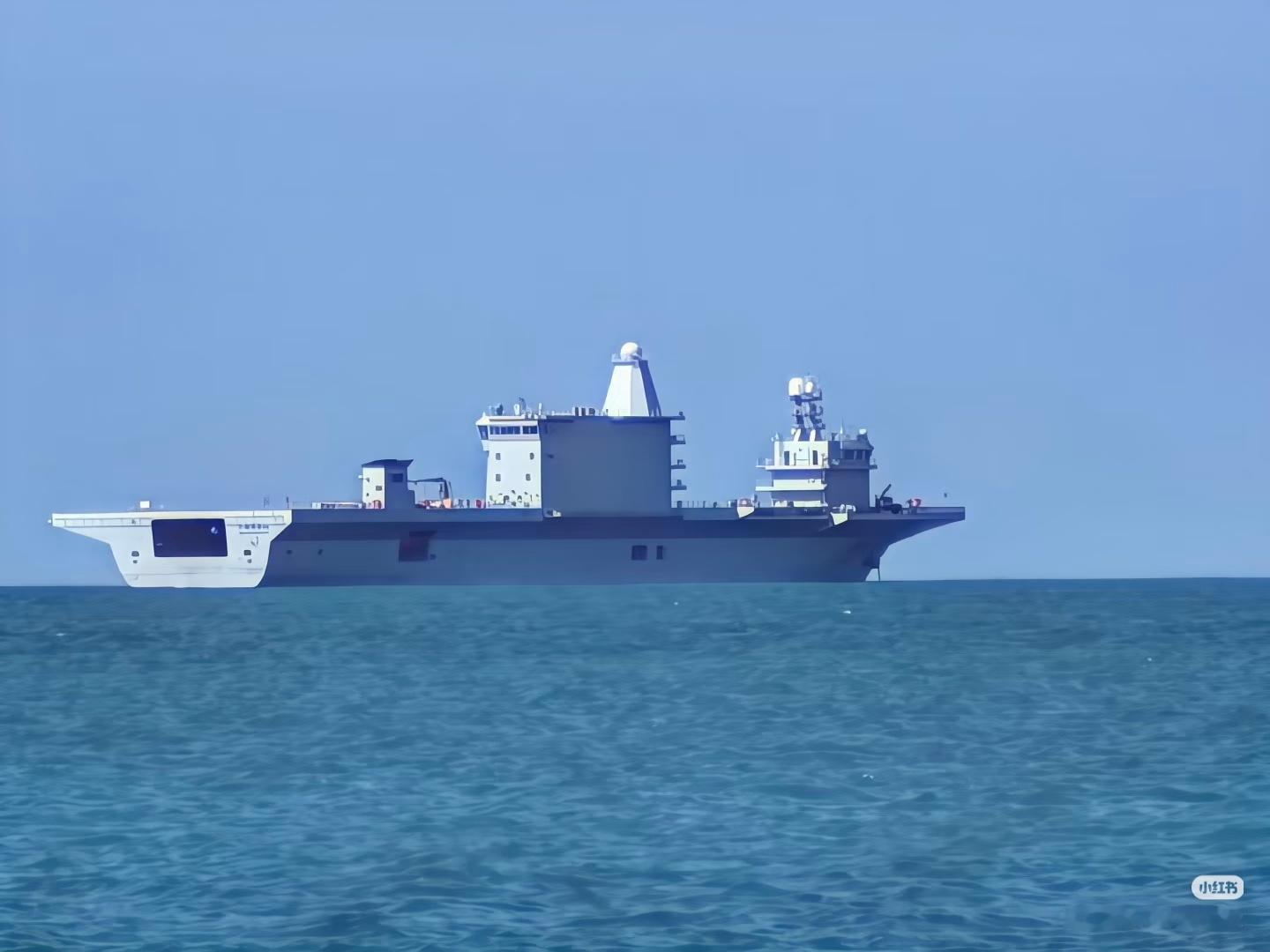中船探索01，图三船尾看过去像条小航母 