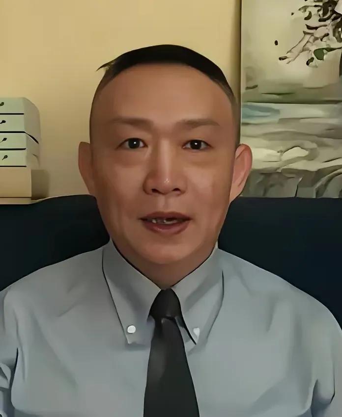 东方大国的学者卢麒元，近日在北京公开发声。他提出了一个惊世骇俗的主张：“立法者每