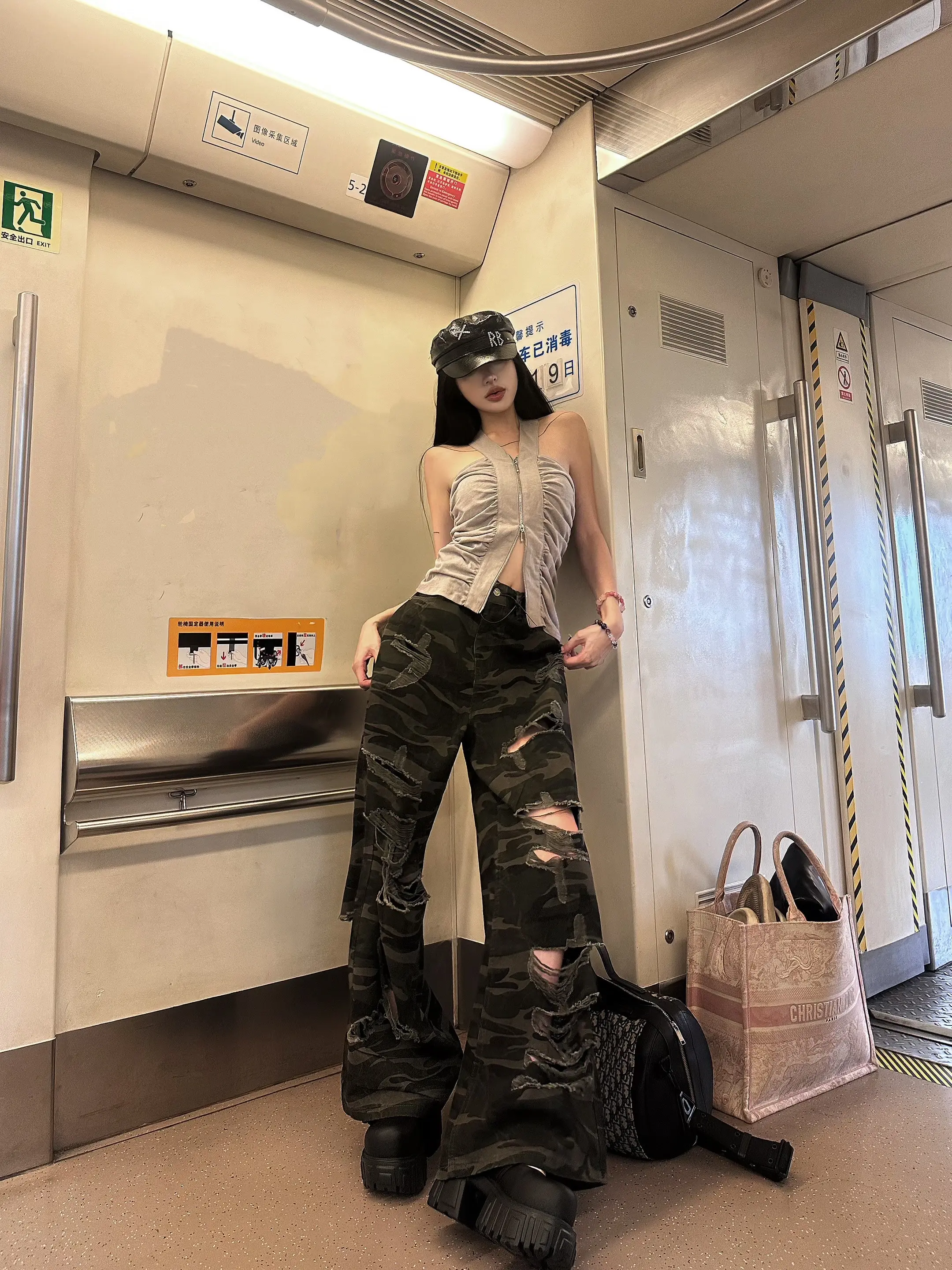 与我私奔但是坐地铁。