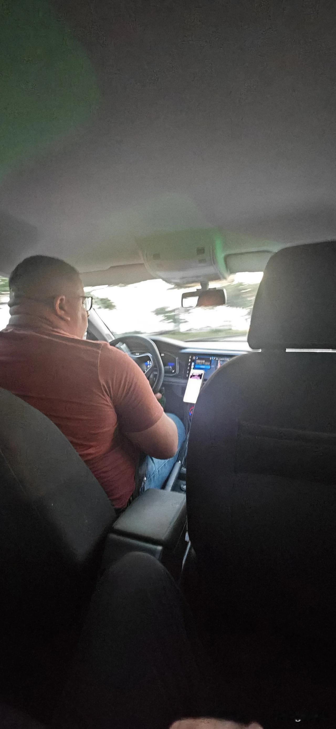 在巴西打Uber的价钱
和北京差不多
不过里约的人均收入水平比北京低不少