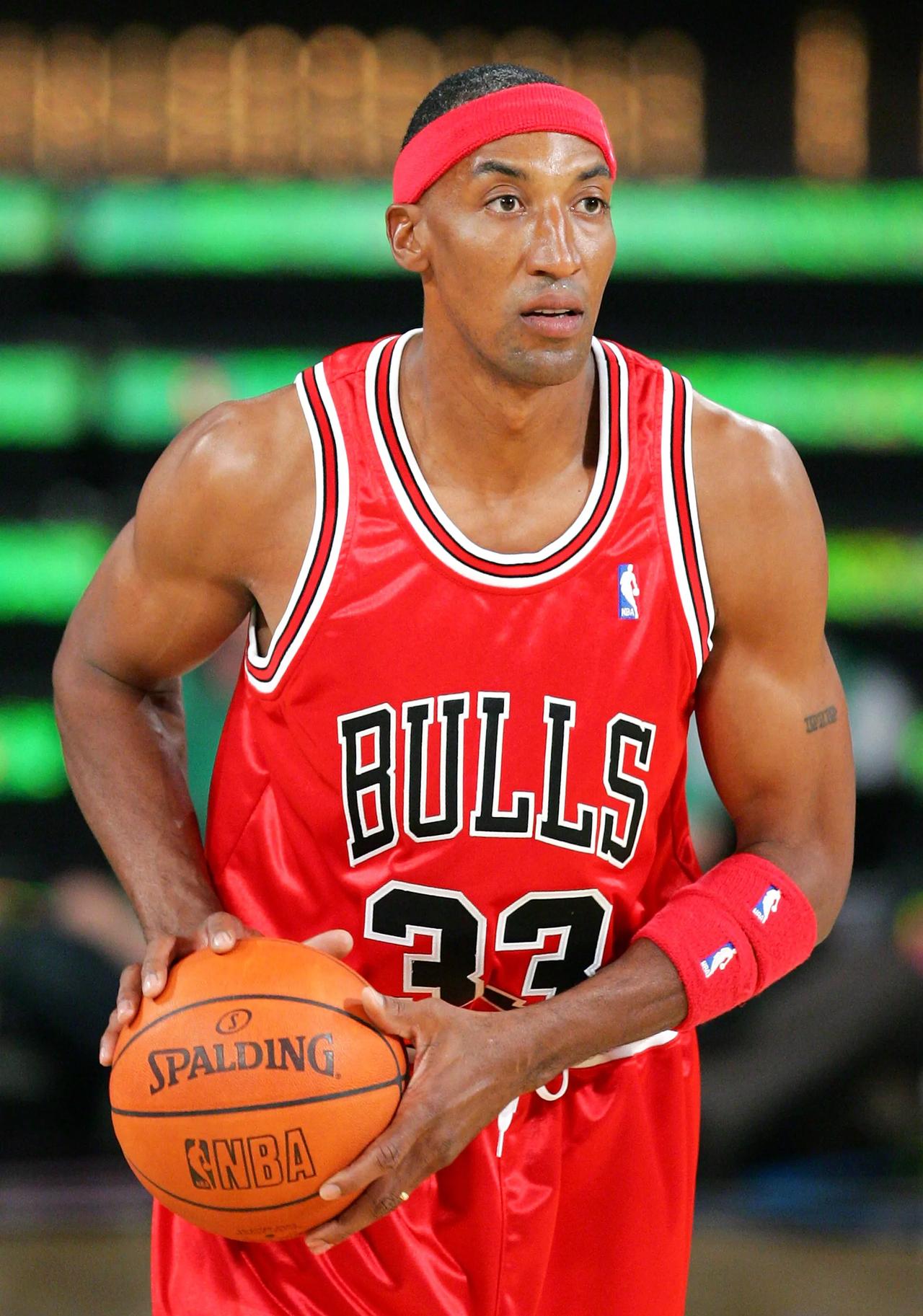 不偏不倚，NBA历史上最出色的二当家是以下这10位球员：

1、斯科蒂-皮蓬
2