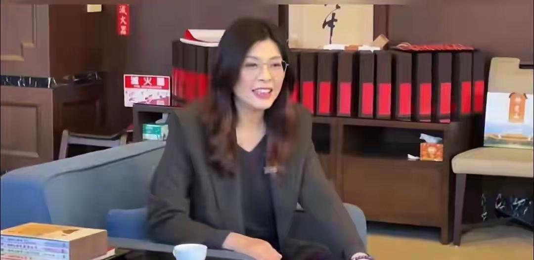 郑丽文喊话为和平努力！蒋经国旧信惊艳刷屏：字里藏风骨，笔下见初心
 
马年新春，