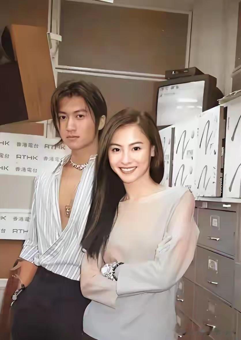 王菲张柏芝大s同样手握顶级名气，两种选择，三种截然不同的结局.王菲张柏芝不约而同