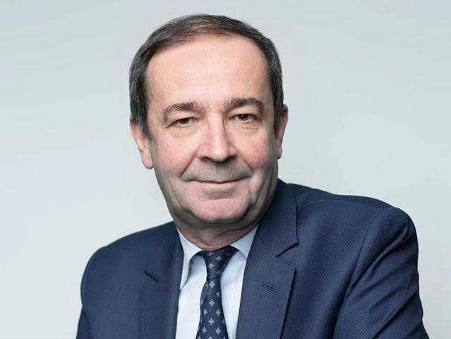 西方的政客只关心流量和人设，就跟中国这边一些键盘侠一样，什么抓眼球能忽悠人就说什