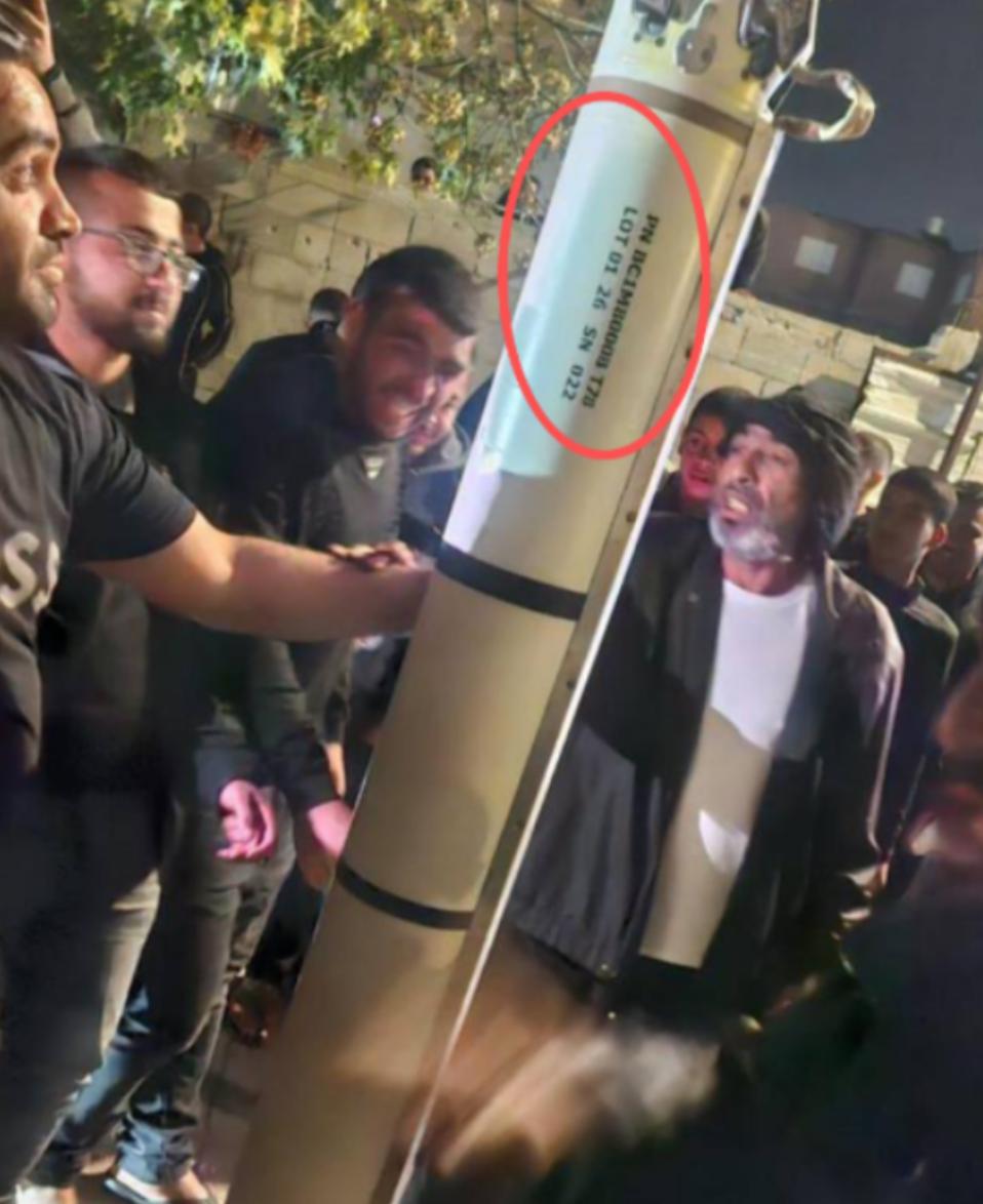 以色列人可能想研究这没炸的导弹，好研究出对付伊朗导弹的办法！

这枚 450 公