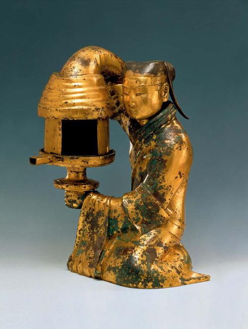 用一句话概括古代王朝特点
商朝：天命玄鸟生殷商，牧野失兵丧鹿台。
周朝：裂土分封