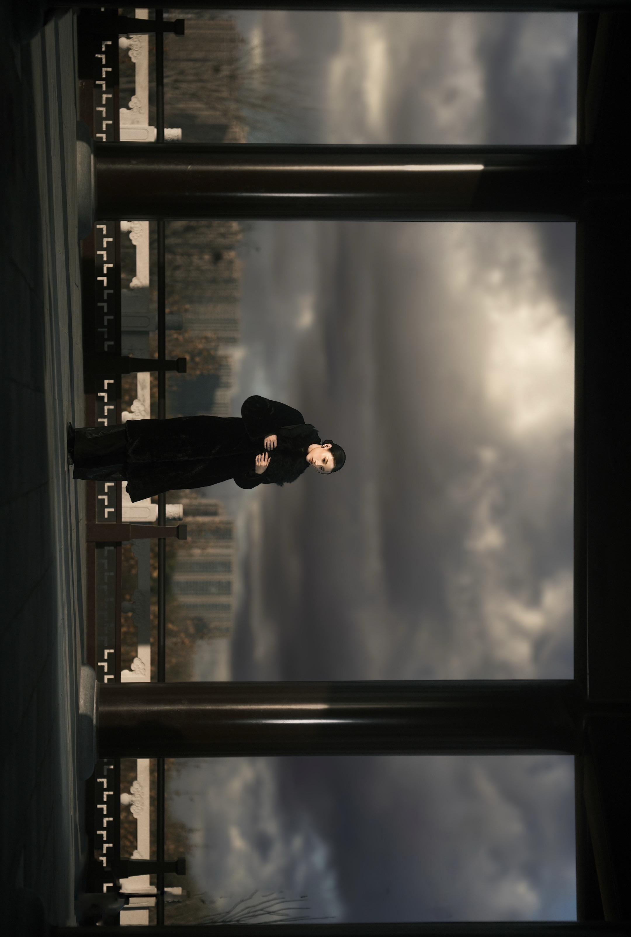 人生须臾，不过尔尔。  相机；富士xh2 镜头：富士56二代 闪光灯...