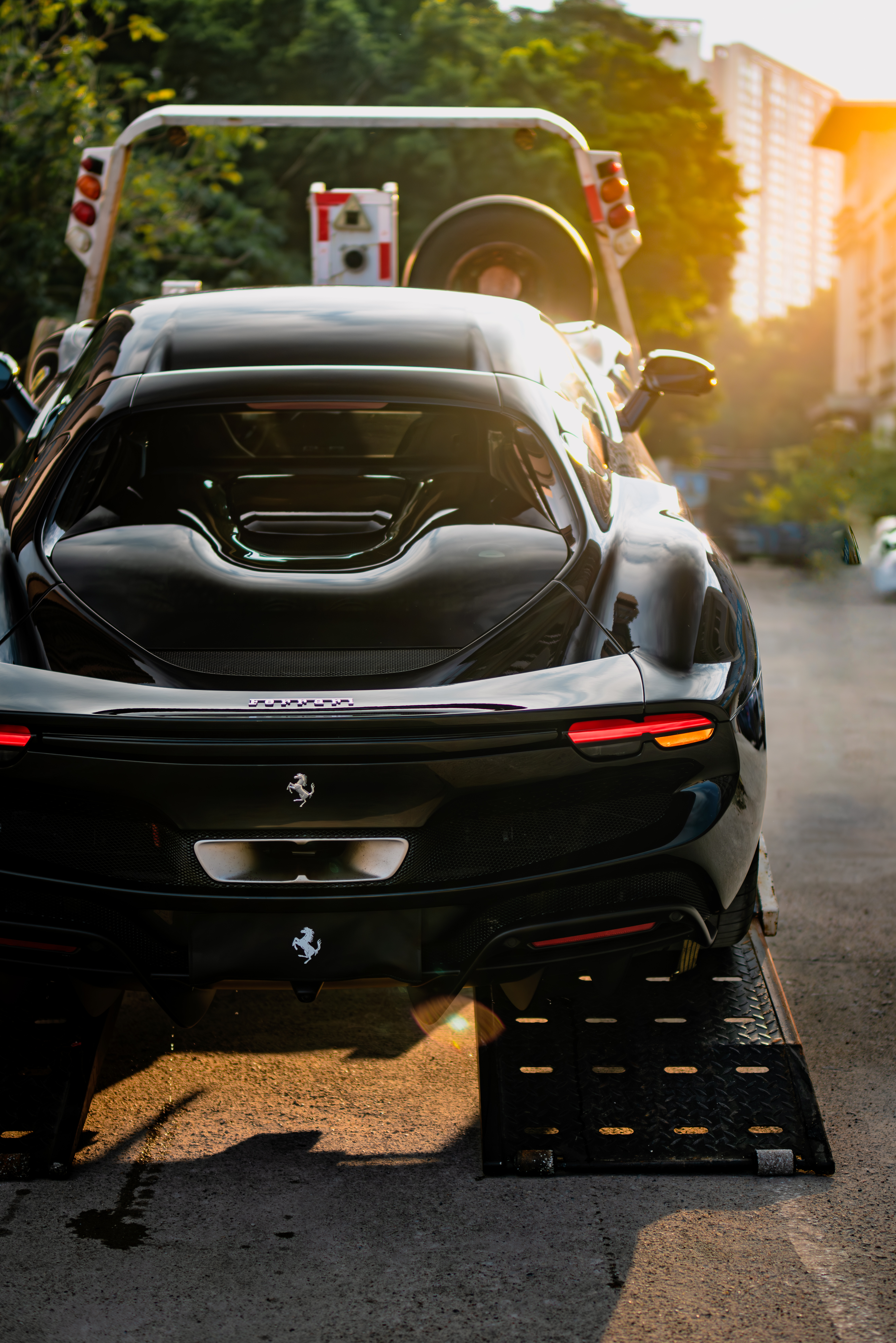 夕阳下 抓拍此刻正在交付的 -296GTB Nero法拉利(ferrari) 深