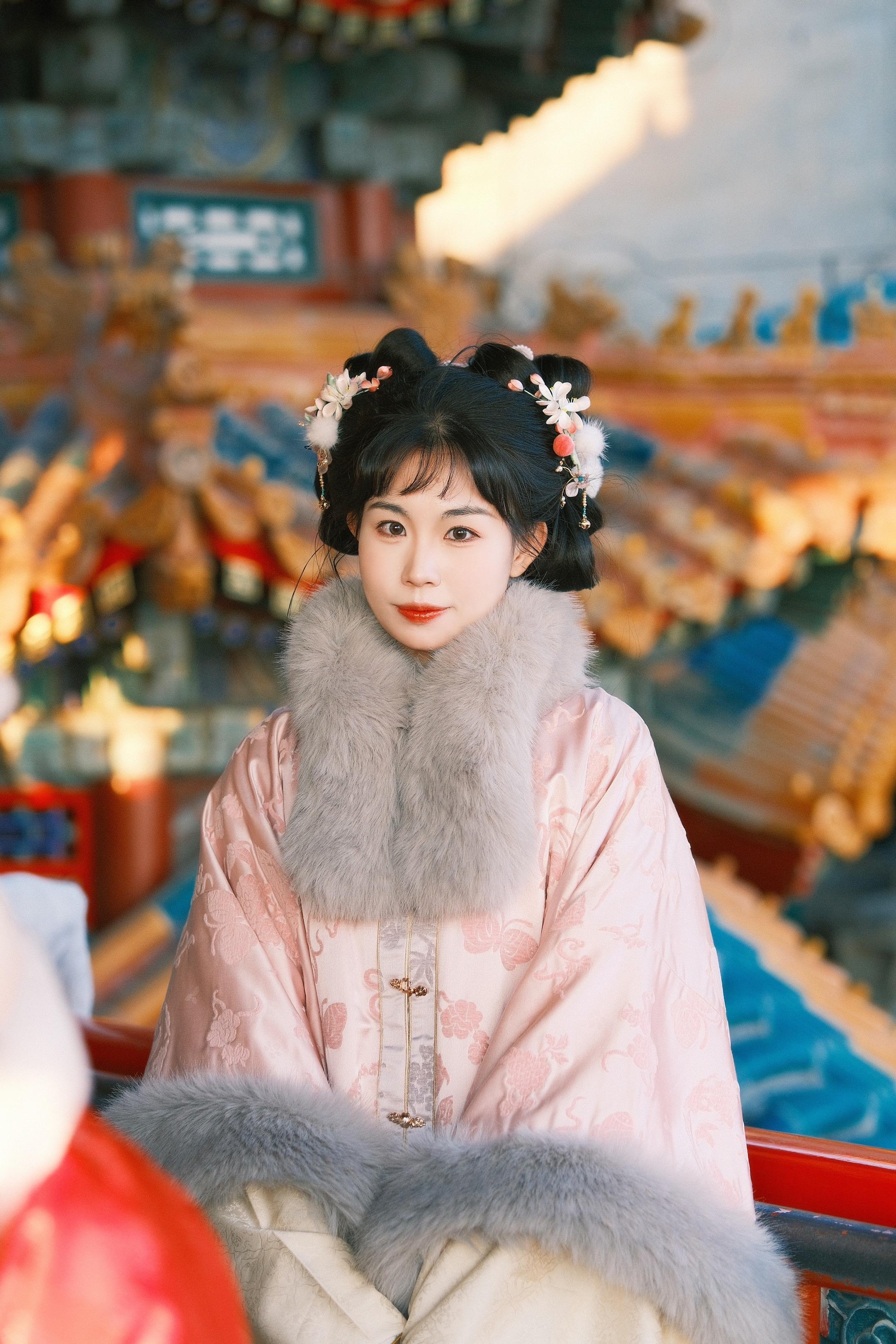 “盼君岁岁又年年，唯愿无事常相见。”