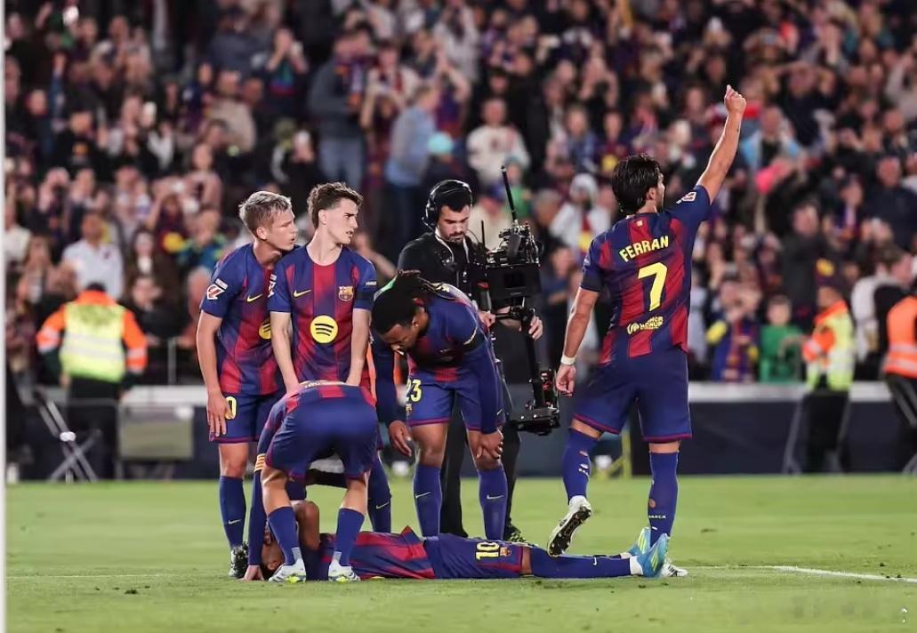 巴萨官宣亚马尔伤情西媒：巴萨暂停亚马尔近期全部行程，全心投入疗养，助力小将尽快恢