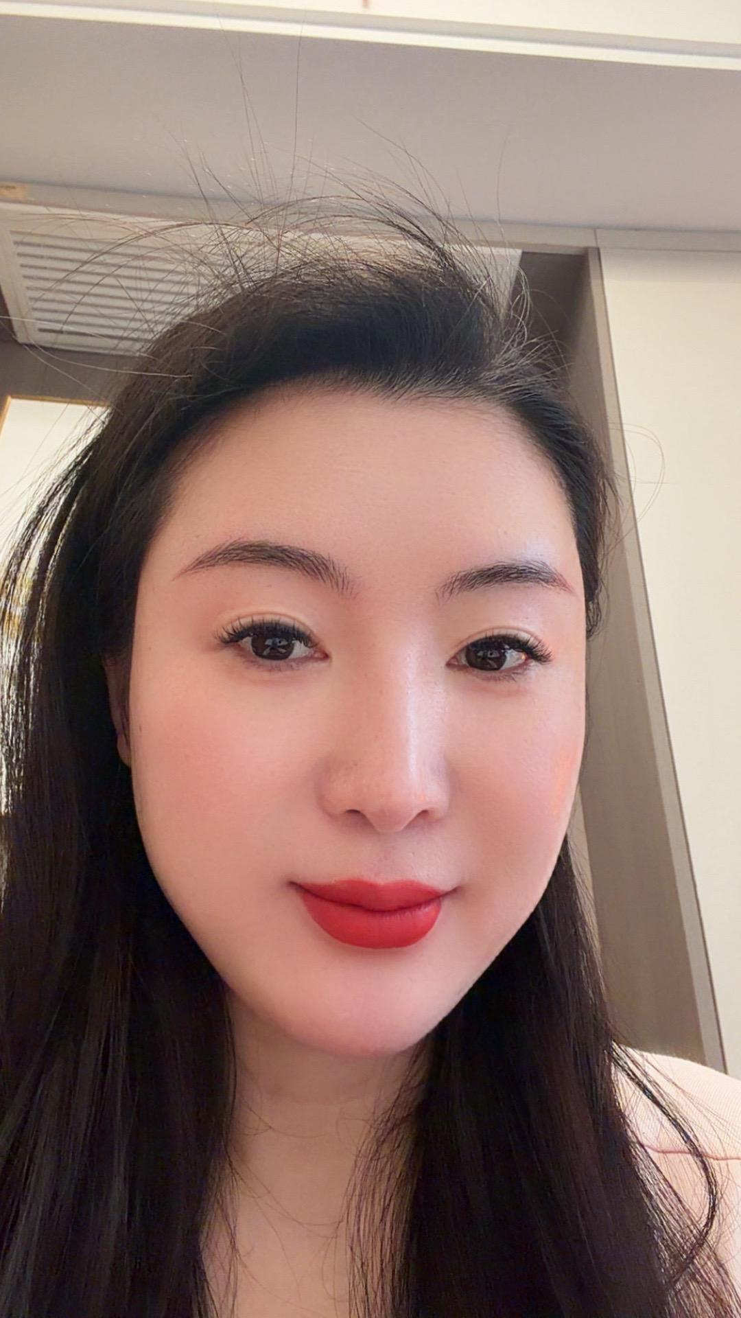 眉毛温柔了许多👍