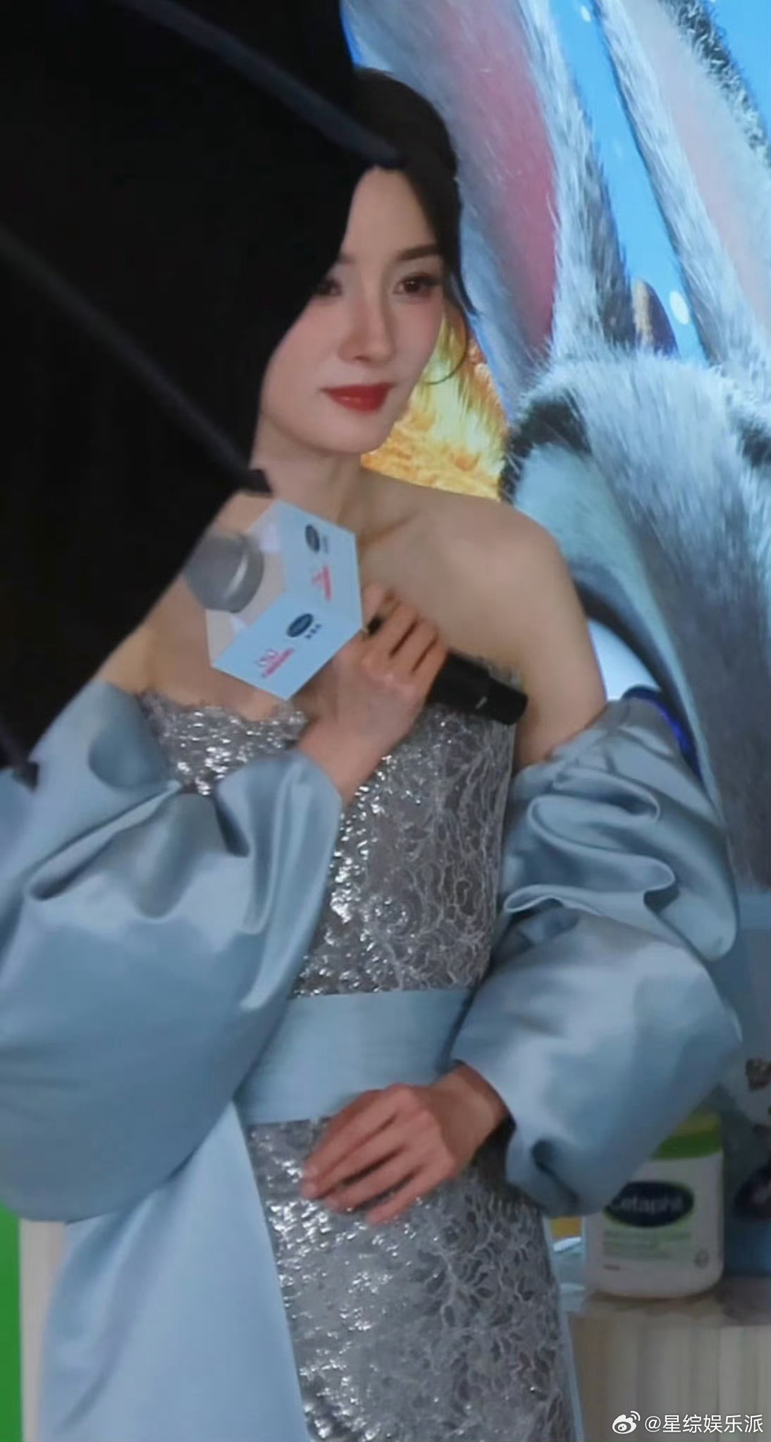 这个歪头杀…幂姐真的把可爱和灵动刻在DNA里了🥺 明明可以靠气场杀人，偶尔撒娇