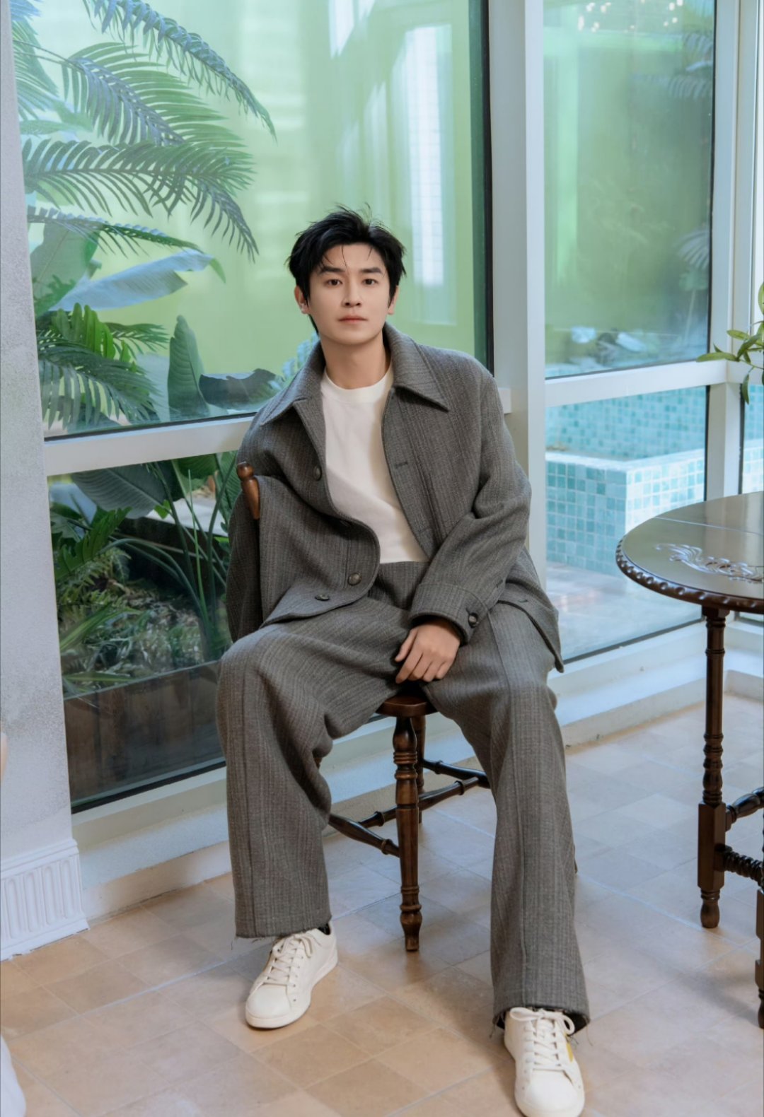 杨旭文拍外景与横店的冬日下水相比哪个更瑟瑟发抖啊