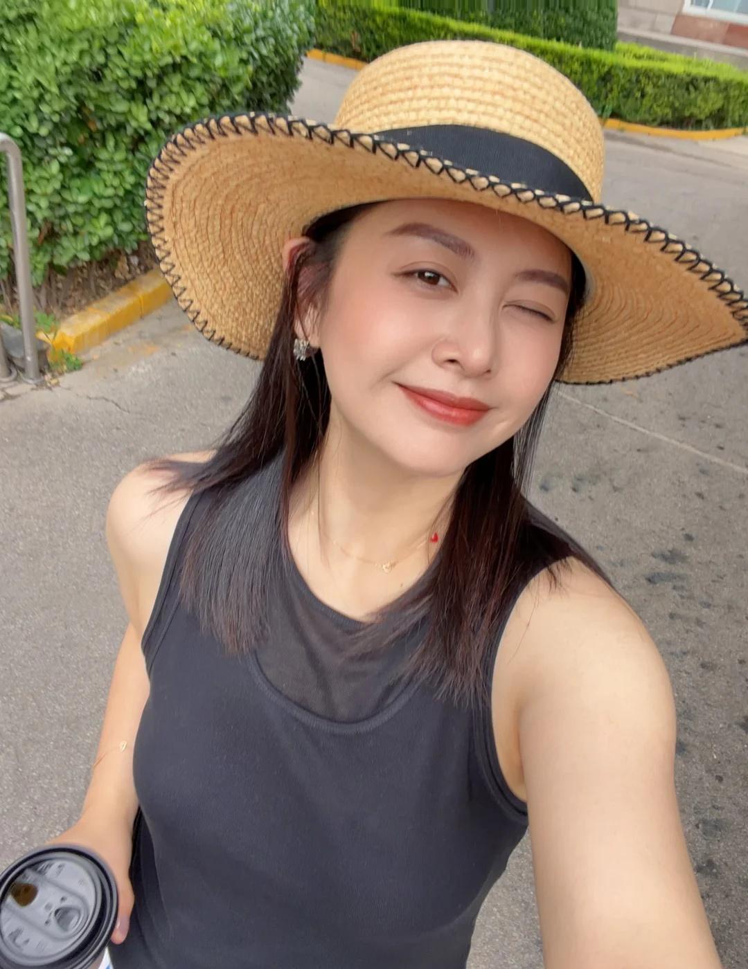 今天北京暴热
北京暴热的日子开启🔛迎接我的是紫外线过敏症状开始了😭
北京 O
