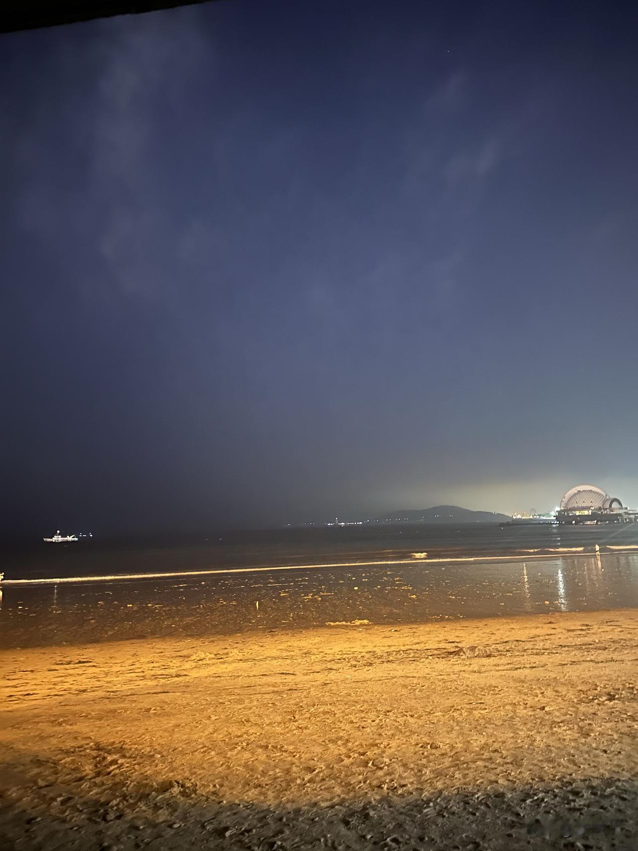 青岛的海边真凉快啊。
