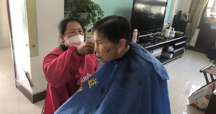 我在东营做志愿者|侯焕云：温情入微，剪发传情