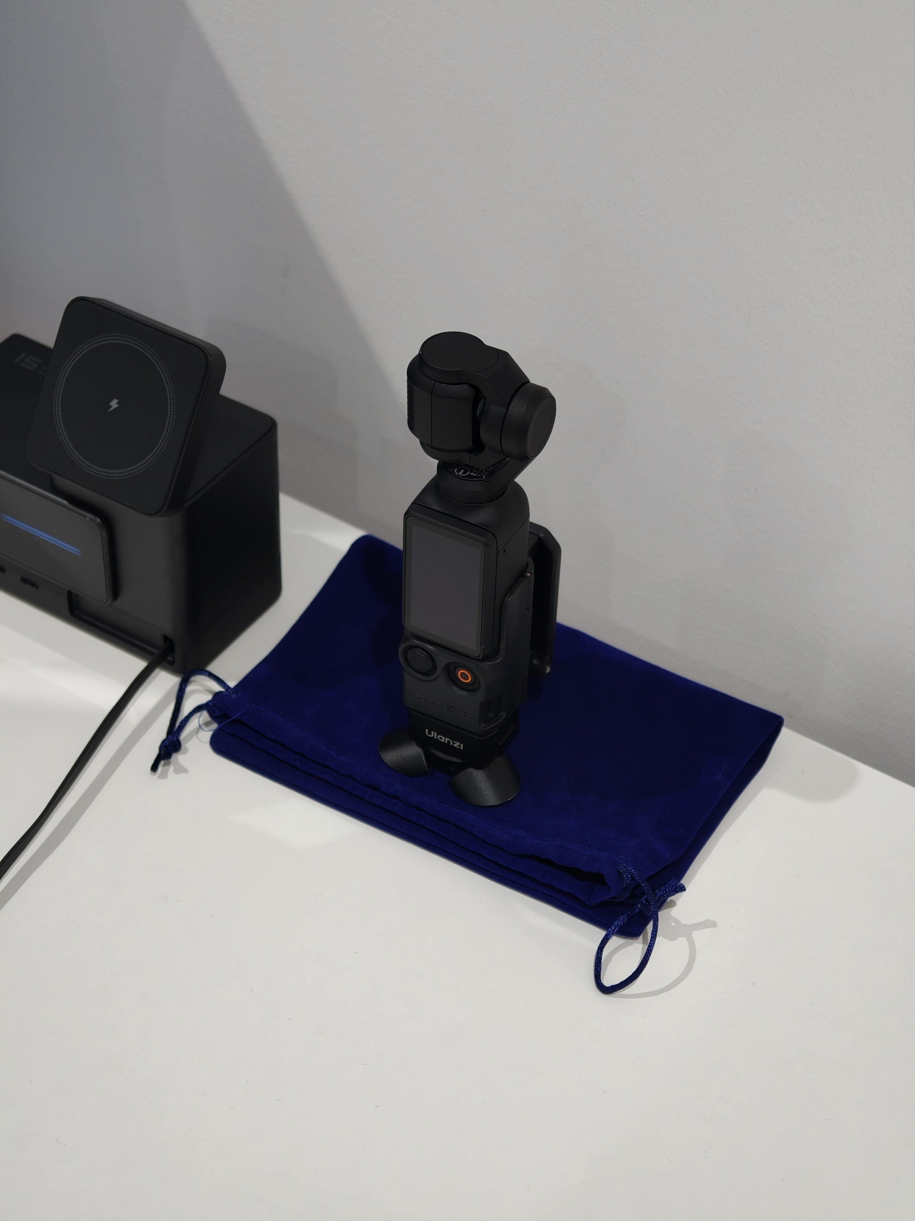 工作室小伙伴问我去法国带不带Pocket 3，我说不带了，我现在都用iPhone