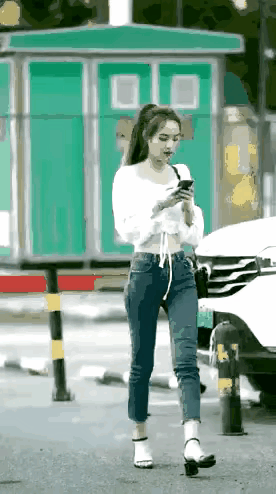又是走路看手机，这一下可能搭上自己一辈子了[捂脸][捂脸][捂脸]