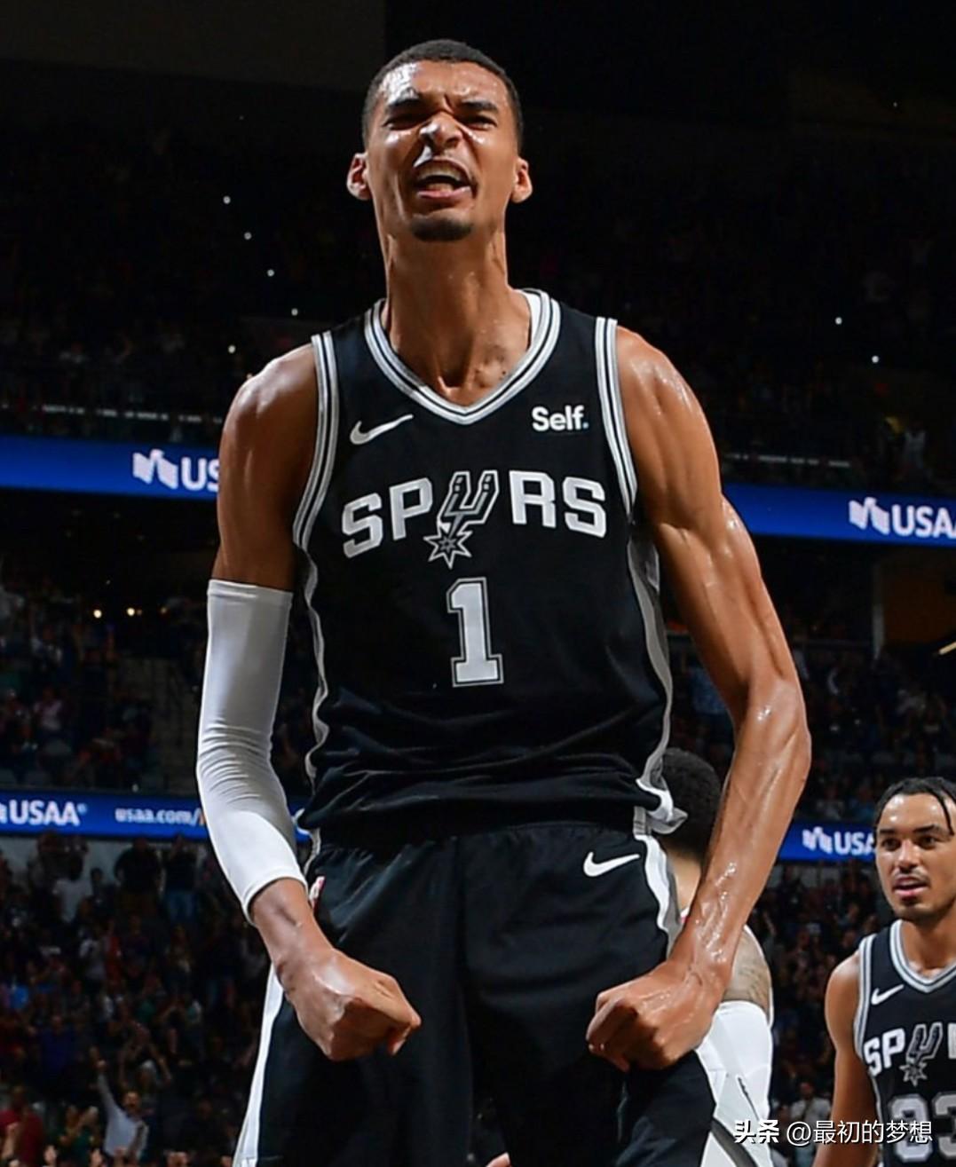 本赛季文班亚马能否打破罗斯保持的常规赛最年轻MVP纪录？

咱们先看当时罗斯的表